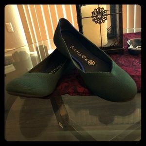 Size 8 hunter green Rothy’s